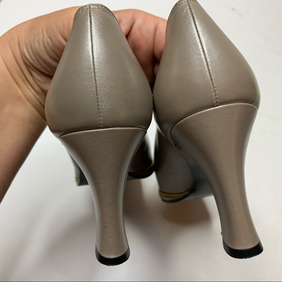 Stuart Weitzman leather gold chain pumps NARROW SIZE - Picture 8 of 12